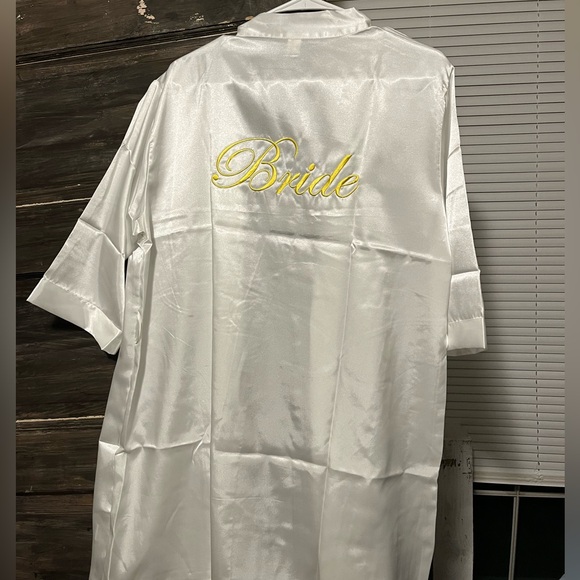 White Bride silky robe - Picture 3 of 4